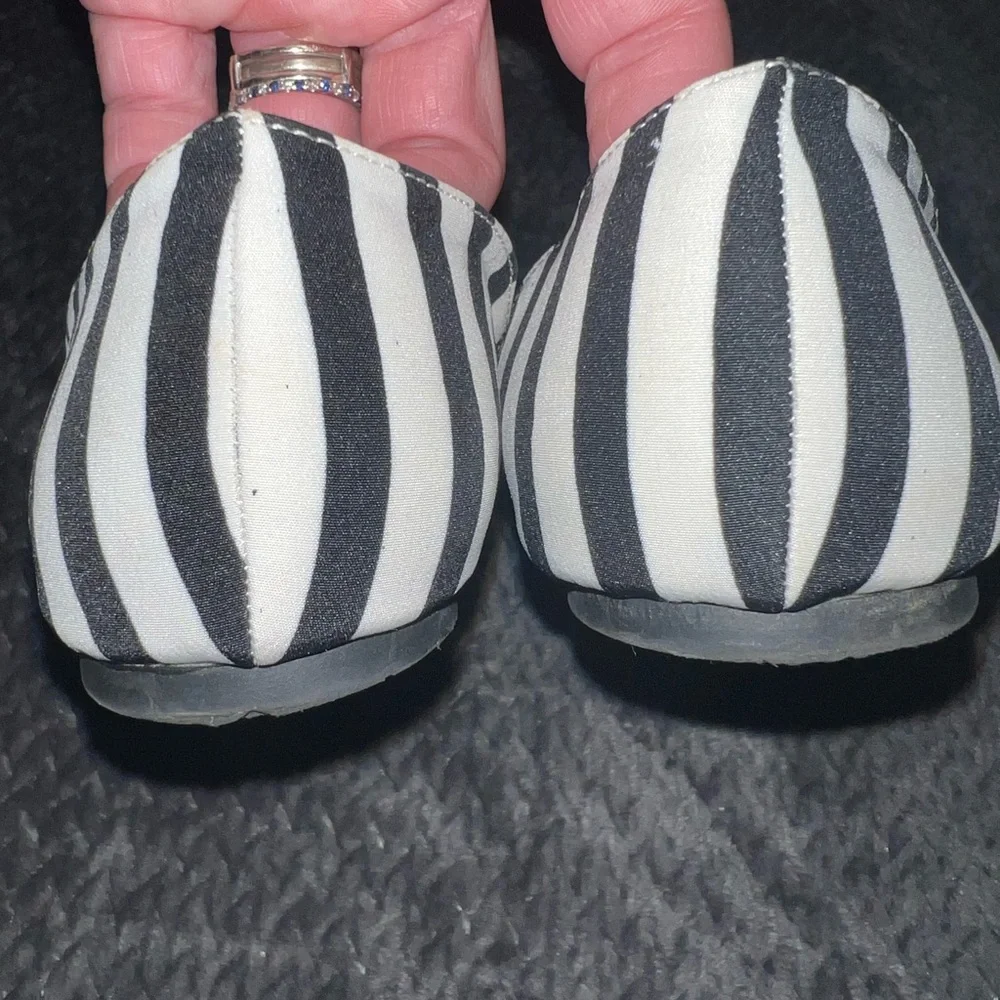 Journee Collection Striped Black and White Flats - Picture 5 of 6